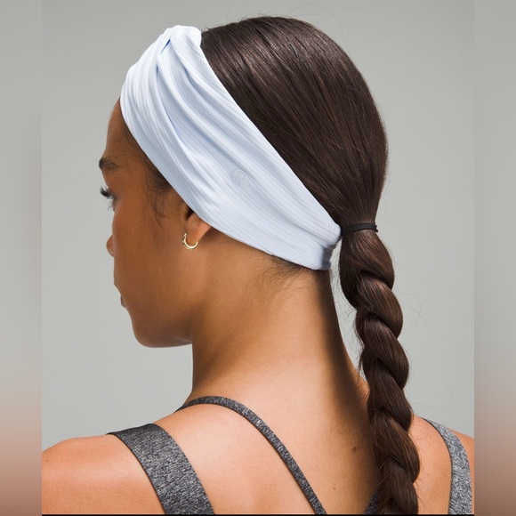 NWT Lululemon Women's Ribbed Nulu Twist-Front Headband - Picture 3 of 10